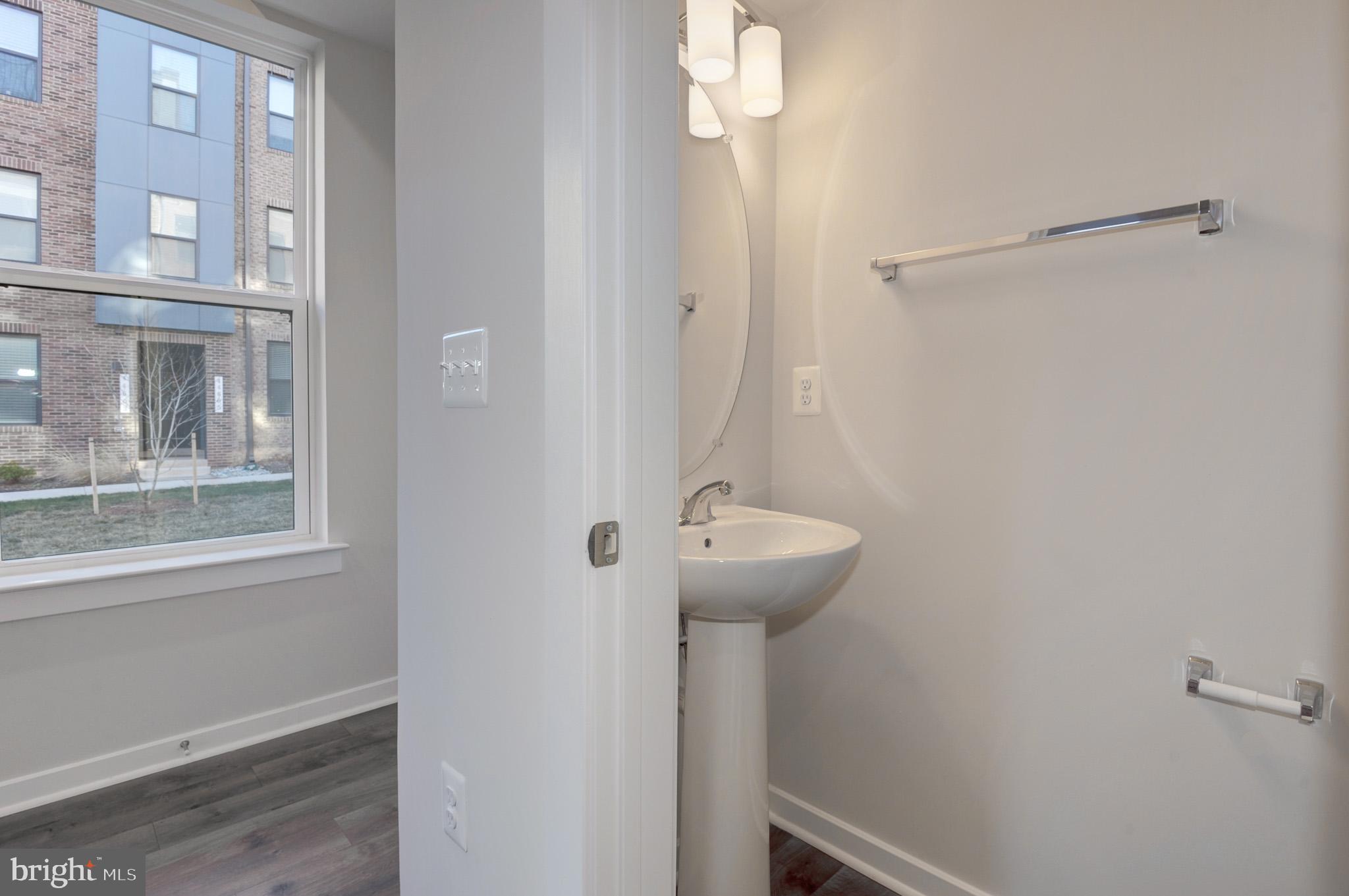 44507 Wolfhound Square Ashburn, VA 20147 - Photo 16 of 51 Powder Room