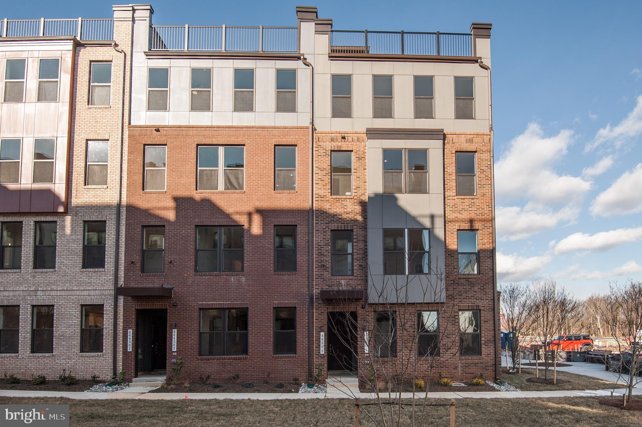 44507 Wolfhound Square Ashburn, VA 20147 - Photo 5 of 51 Two Level Lower Condo