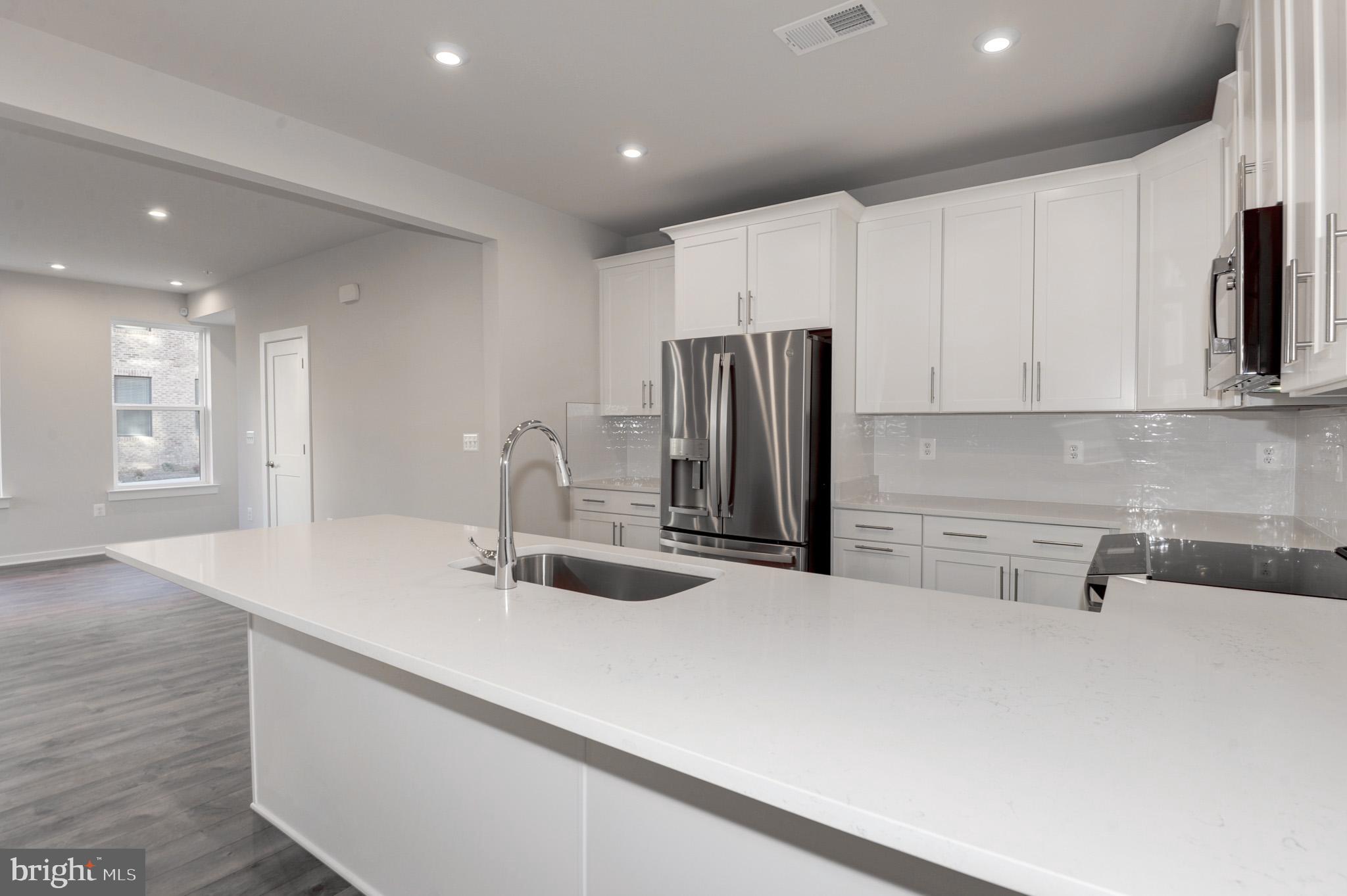 44507 Wolfhound Square Ashburn, VA 20147 - Photo 10 of 51 White Kitchen