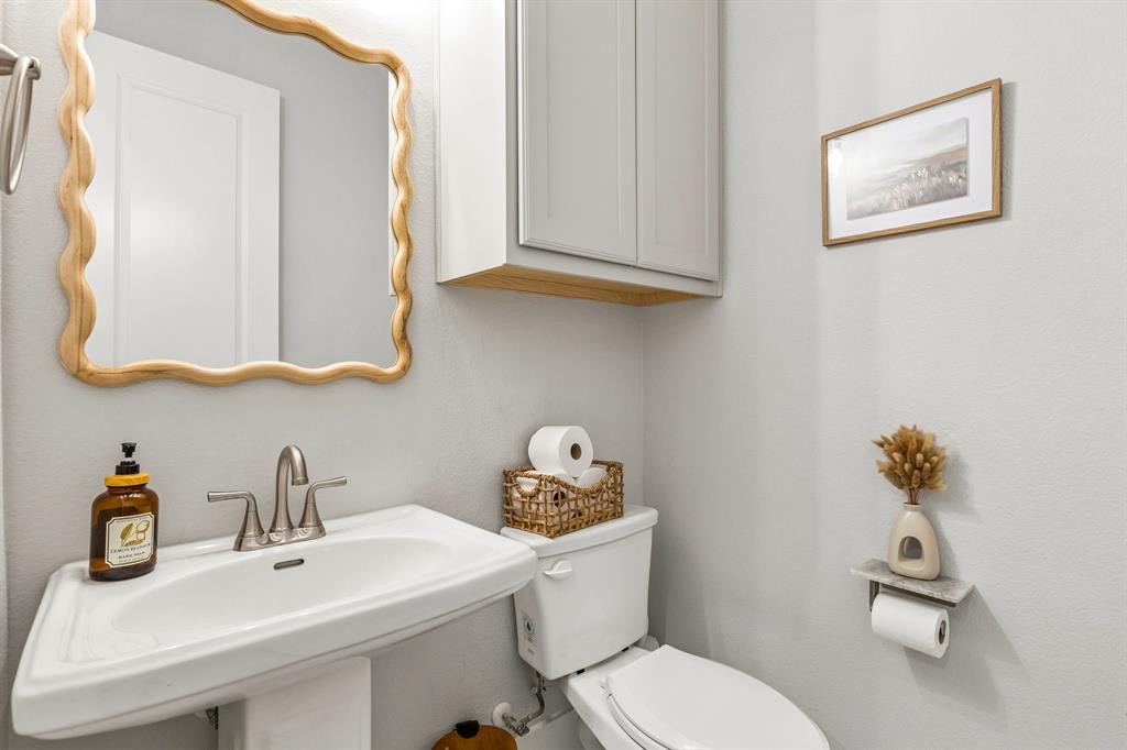 3004 Windy Rdg Road McKinney, TX 75071 - Photo 17 of 40 a bathroom with a toilet sink and mirror