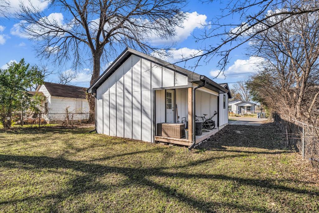 1209 Southey Street Waco, TX 76704 - Photo 18 of 21 Back Porch