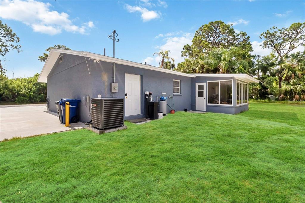 526 Conrad Road Venice, FL 34293 - Photo 3 of 27