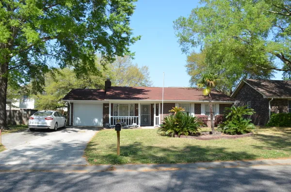 $325,000 | 19 Lighthouse Drive, Goose Creek, SC 29445