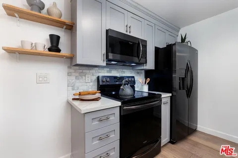 $575,000 | 1230 Horn Avenue, Unit 516, West Hollywood, CA 90069