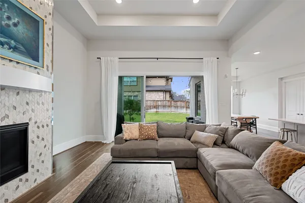 $669,000 | 622 Platinum Stone Lane, Pinehurst, TX 77362