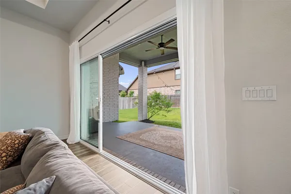 $669,000 | 622 Platinum Stone Lane, Pinehurst, TX 77362