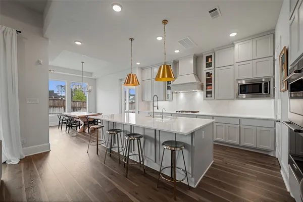 $669,000 | 622 Platinum Stone Lane, Pinehurst, TX 77362