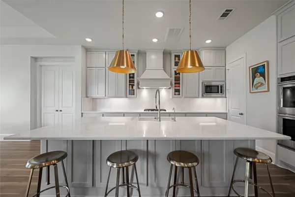 $669,000 | 622 Platinum Stone Lane, Pinehurst, TX 77362