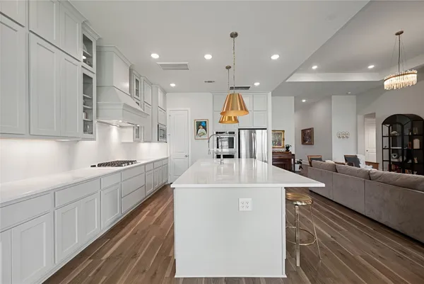 $649,000 | 622 Platinum Stone Lane, Pinehurst, TX 77362