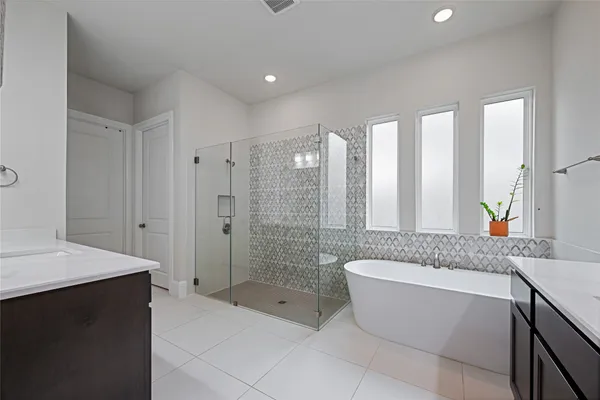 $669,000 | 622 Platinum Stone Lane, Pinehurst, TX 77362