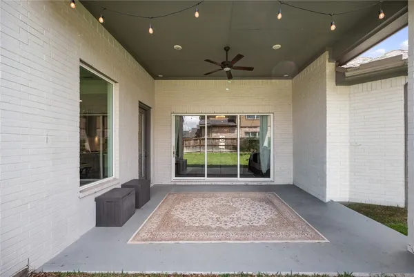 $649,000 | 622 Platinum Stone Lane, Pinehurst, TX 77362