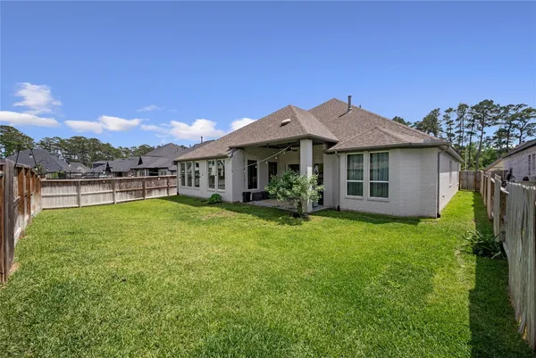 $649,000 | 622 Platinum Stone Lane, Pinehurst, TX 77362