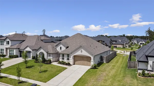 $669,000 | 622 Platinum Stone Lane, Pinehurst, TX 77362