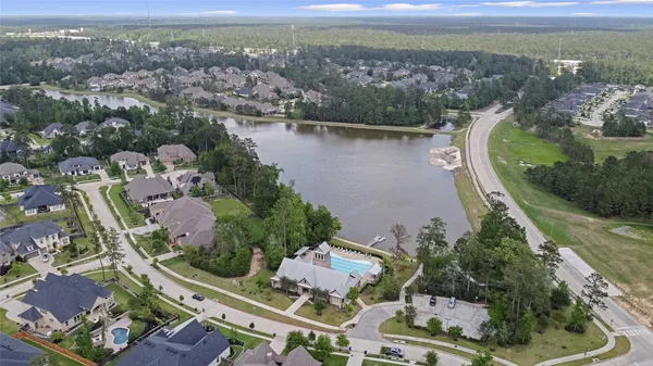 $669,000 | 622 Platinum Stone Lane, Pinehurst, TX 77362