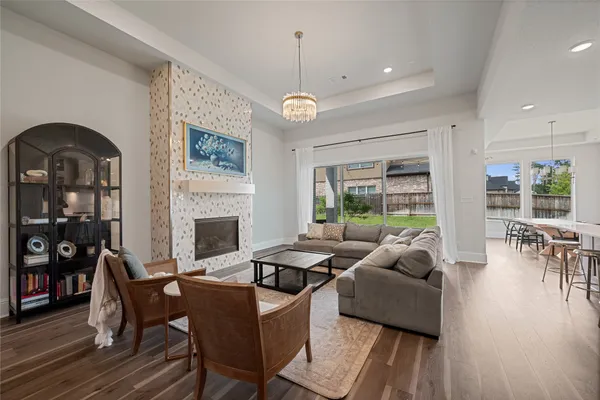 $669,000 | 622 Platinum Stone Lane, Pinehurst, TX 77362