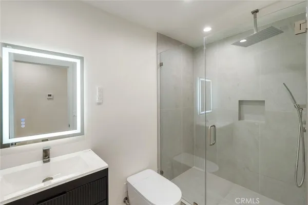 $1,199,999 | 13739 Wyandotte Street, Van Nuys, CA 91405