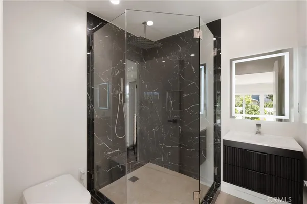 $1,199,999 | 13739 Wyandotte Street, Van Nuys, CA 91405