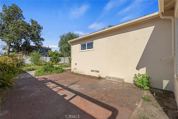 $1,199,999 | 13739 Wyandotte Street, Van Nuys, CA 91405