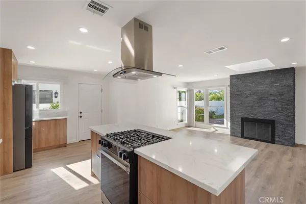 $1,199,999 | 13739 Wyandotte Street, Van Nuys, CA 91405