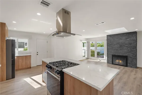 $1,199,999 | 13739 Wyandotte Street, Van Nuys, CA 91405