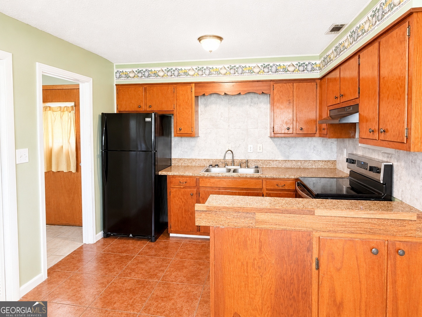 2021 Tebeau Street Waycross, GA 31501 - Photo 4 of 19