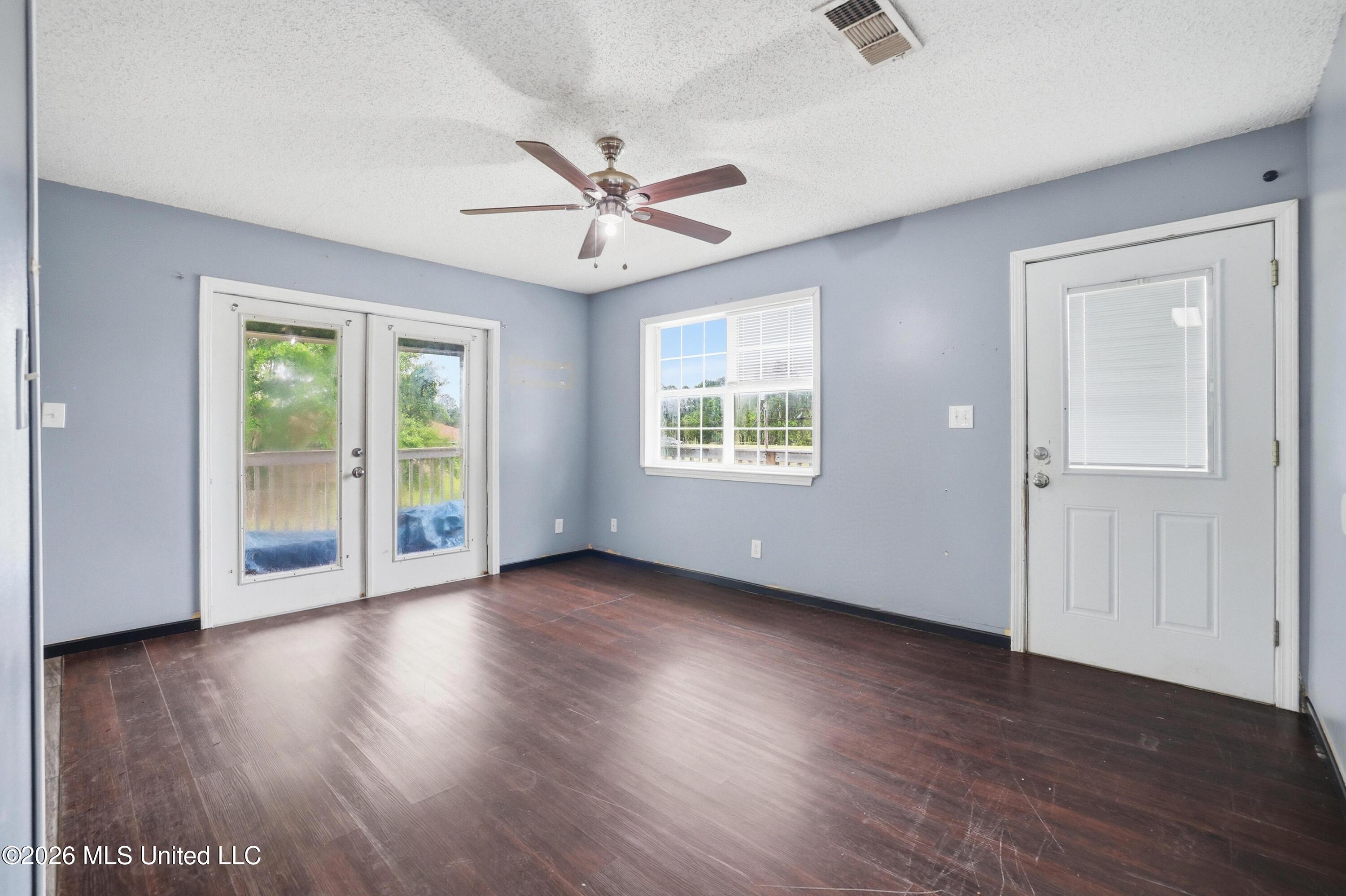 8621 Old Stage Road Moss Point, MS 39562 - Photo 7 of 41 10_r6__6507_autoremove_31600654