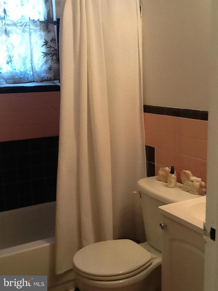 3025 Ontario Road Northwest, Unit 410 Washington, DC 20009 - Photo 12 of 26 Bath