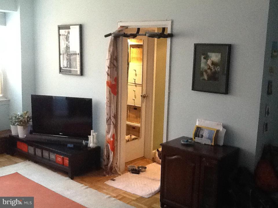 3025 Ontario Road Northwest, Unit 410 Washington, DC 20009 - Photo 4 of 26 Interior (General)