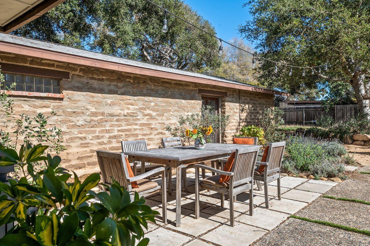94 Humphrey Road Montecito, CA 93108 - Photo 18 of 25 22_Humphrey94.EntertainmentTerrace3