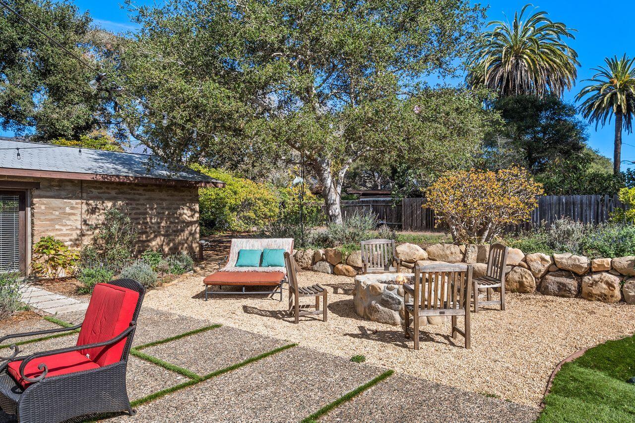 94 Humphrey Road Montecito, CA 93108 - Photo 19 of 25 23_Humphrey94.FirePit