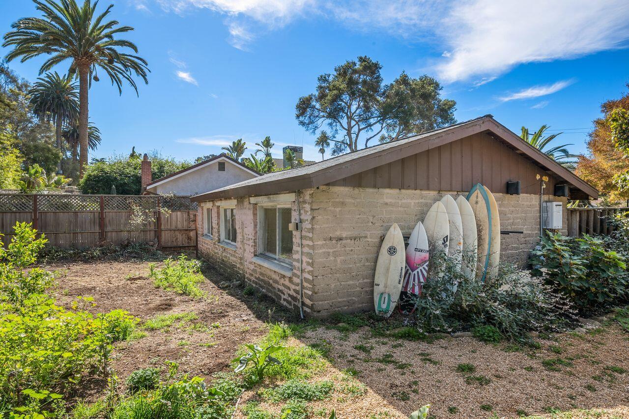 94 Humphrey Road Montecito, CA 93108 - Photo 21 of 25 25_Humphrey94.ExteriorOfGarage