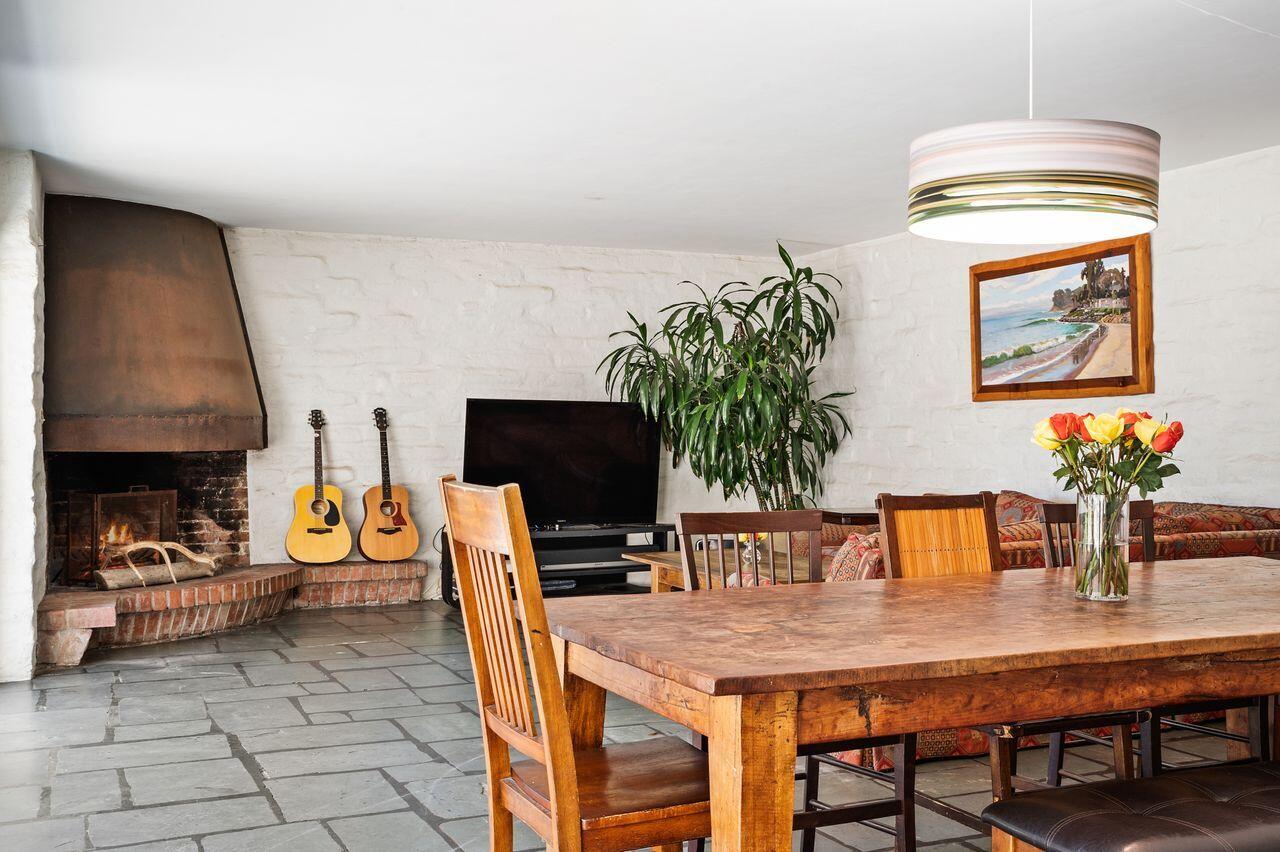 94 Humphrey Road Montecito, CA 93108 - Photo 9 of 25 10_Humphrey94.Dining_Living