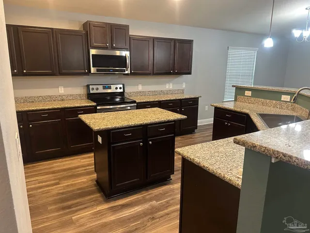 $2,400 | 2413 Spur Lane, Gulf Breeze, FL 32563