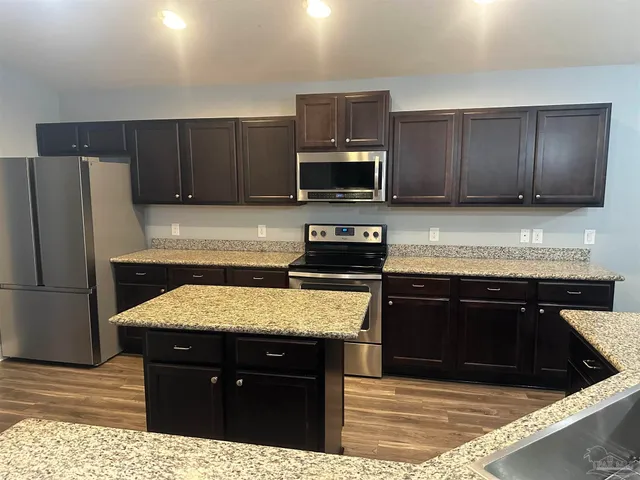 $2,400 | 2413 Spur Lane, Gulf Breeze, FL 32563