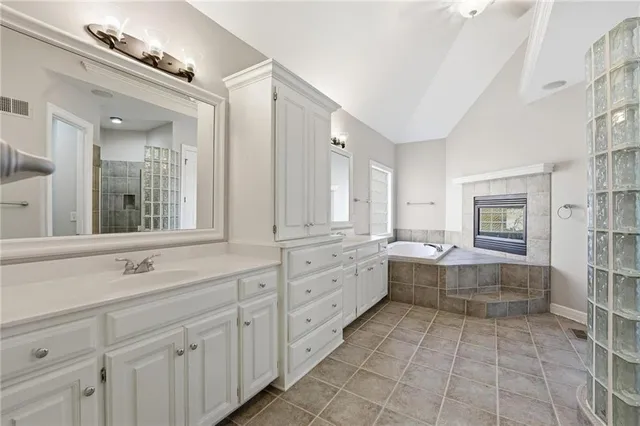 $877,900 | 6119 South National Drive, Parkville, MO 64152