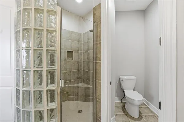 $855,900 | 6119 South National Drive, Parkville, MO 64152