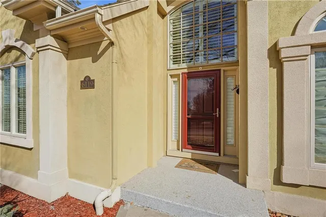 $877,900 | 6119 South National Drive, Parkville, MO 64152