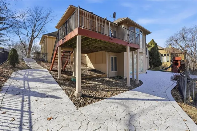 $877,900 | 6119 South National Drive, Parkville, MO 64152