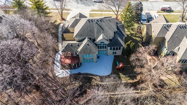 $877,900 | 6119 South National Drive, Parkville, MO 64152