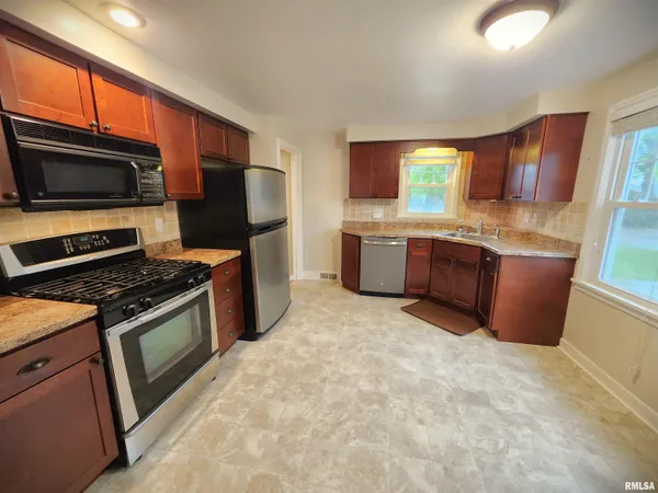 $232,000 | 413 South Nelson Avenue, Morton, IL 61550