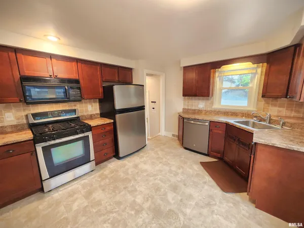 $232,000 | 413 South Nelson Avenue, Morton, IL 61550
