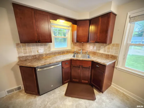 $232,000 | 413 South Nelson Avenue, Morton, IL 61550