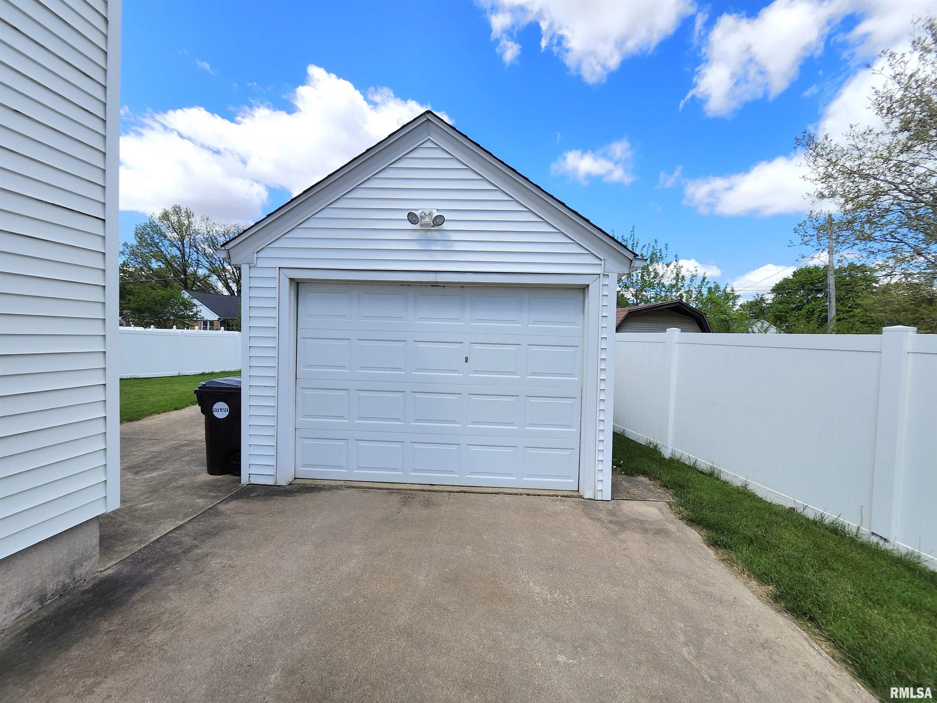 413 South Nelson Avenue Morton, IL 61550 - Photo 9 of 54