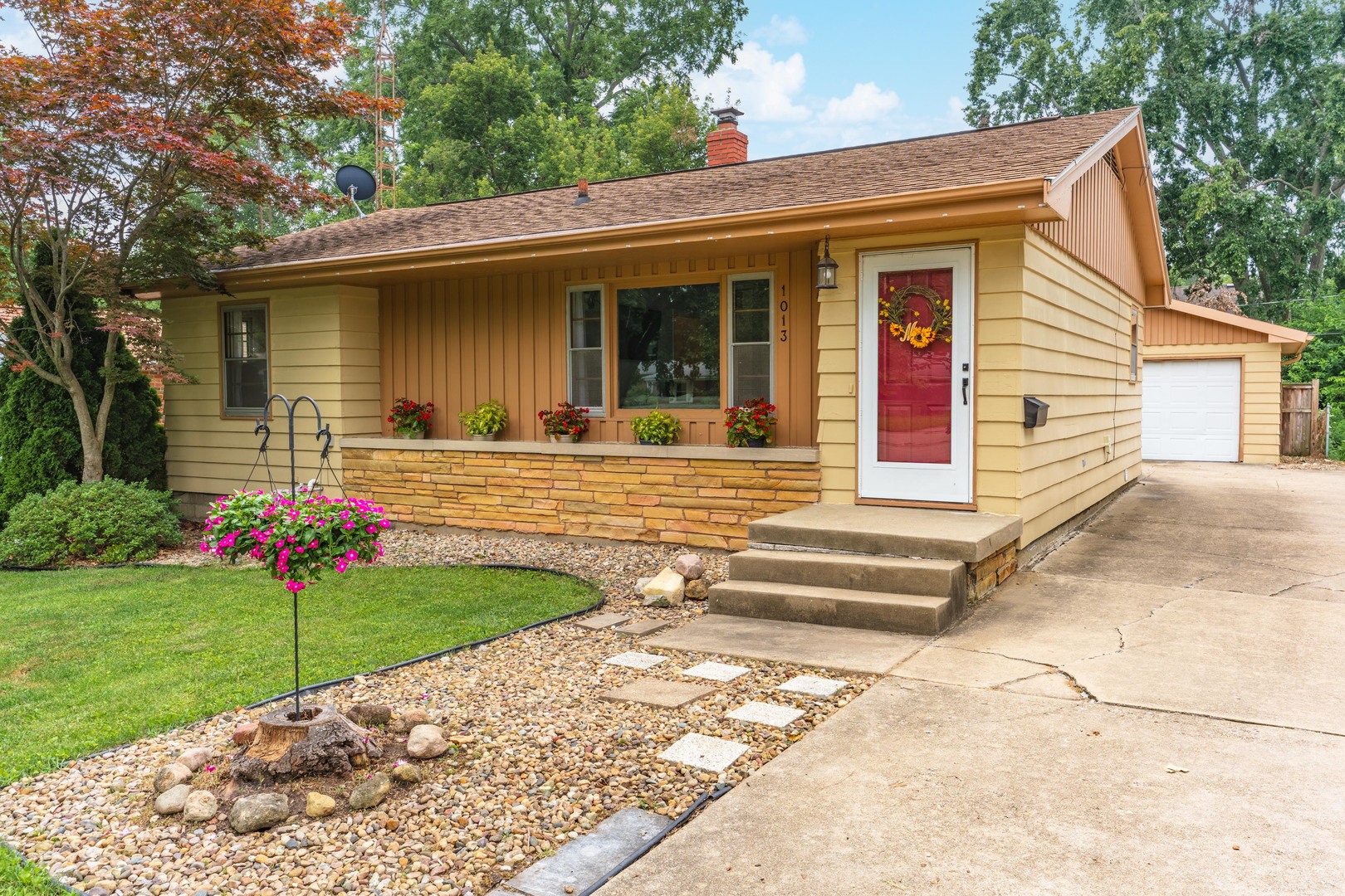1013 North Walnut Street Normal, IL 61761 - Photo 3 of 39 Gallery Image 3