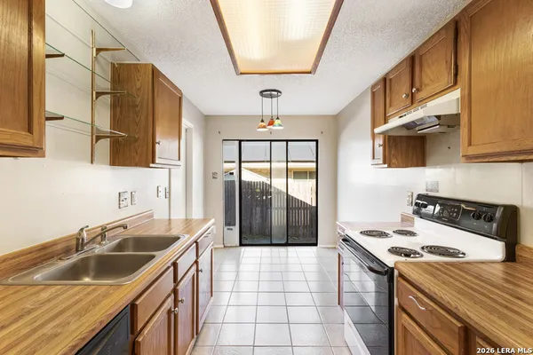 $1,700 | 7706 Bayberry, San Antonio, TX 78240