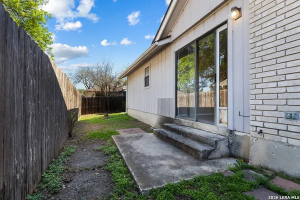 $1,700 | 7706 Bayberry, San Antonio, TX 78240