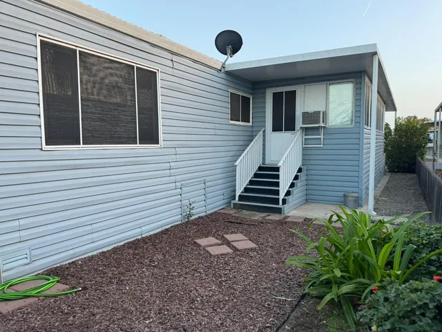 a view of a back yard of the house