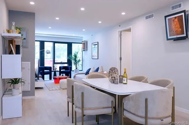 $1,250,000 | 40-22 61st Street, Unit 3E | Woodside