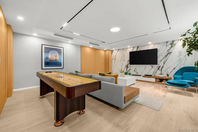 $1,250,000 | 40-22 61st Street, Unit 3E | Woodside