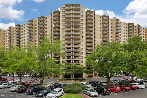 $299,000 | 205 Yoakum Parkway, Unit 216, Alexandria, VA 22304